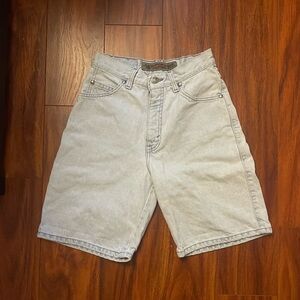 Vintage Levi's 900 Light wash high rise Bermuda shorts xs